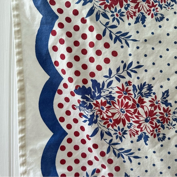 Vintage Style Moda Home Floral Polkadot Tablecloth - Picture 3 of 7